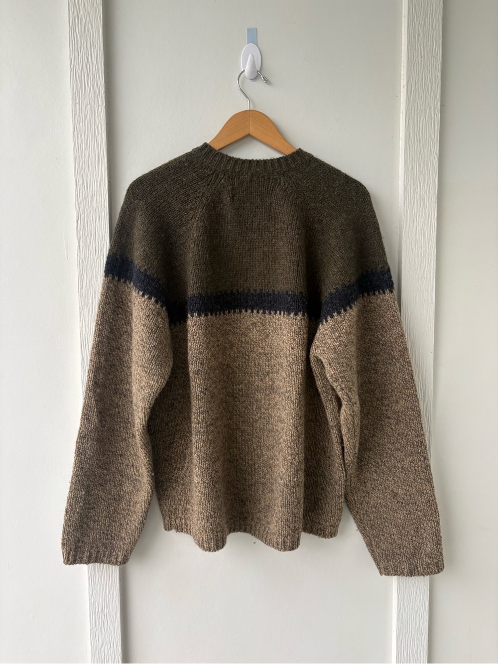 Vintage Abercrombie & Fitch 100% Wool  V-Neck Sweater Men’s Large 90's - Picture 3 of 4